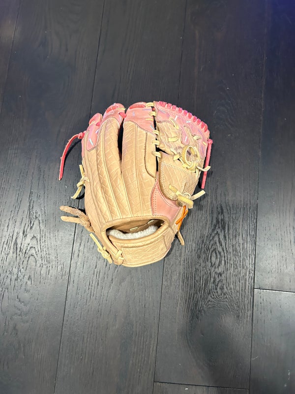 Absolutely Ridiculous Rare Strawberry Pitchers Glove