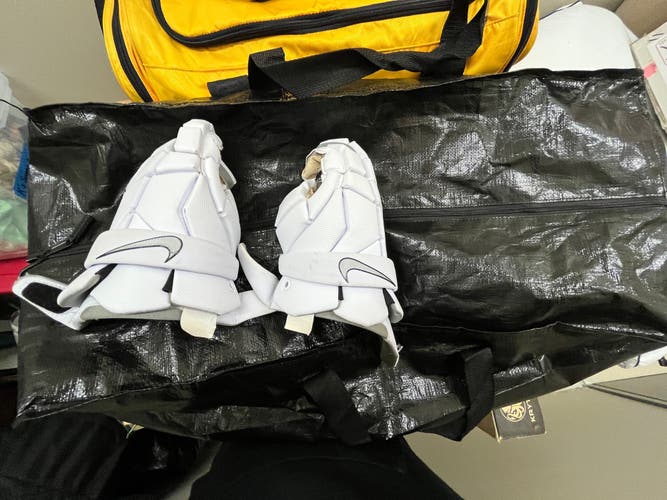 Used Player's Nike 13" Vapor Lacrosse Gloves