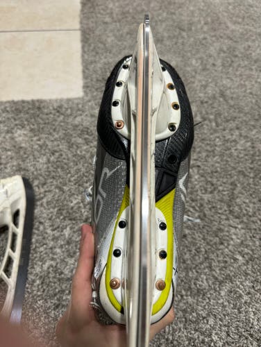 Used Bauer Wide Width   Size 7.5 Vapor Hyperlite Hockey Skates
