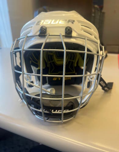 Used Youth Bauer Re-Akt 100 Helmet