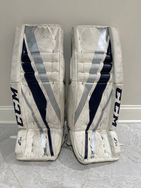 28" CCM Extreme Flex E3.5 Goalie Leg Pads