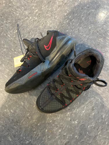 Used Men's 9.5 (W 10.5) Nike Lebron 17 low Shoes