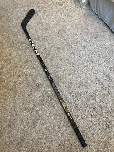 Senior Right Handed P92M Pro Stock Super Tacks AS-V PRO Hockey Stick
