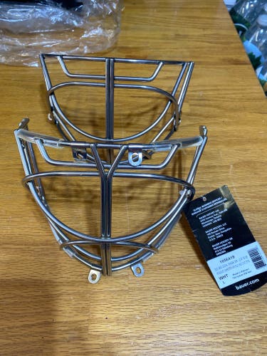 Used Bauer 960 Goalie Mask