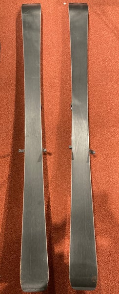 Used Salomon XWing Focus 155cm Skis w/Salomon Z10 bindings