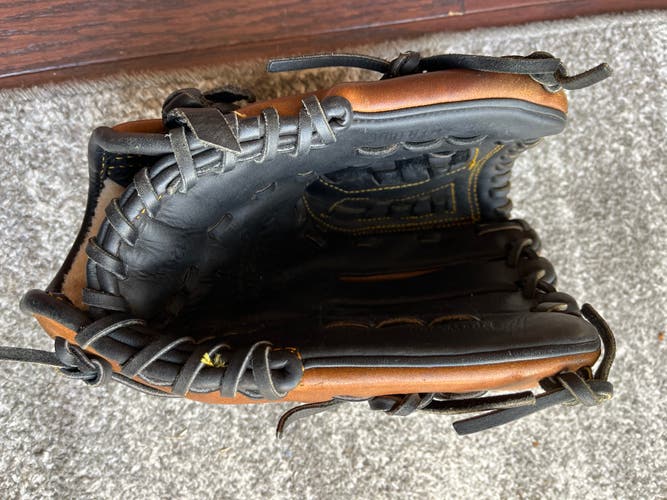 Used Right Hand Throw Shoeless Joe Outfield Baseball Glove 12"