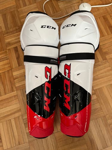 New CCM 16"  Jetspeed FT4 pro Shin Pads