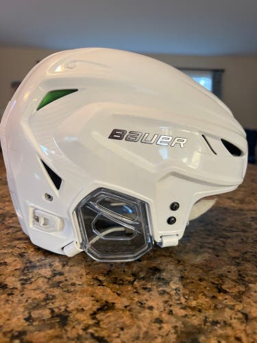 Used Bauer Hyperlite Helmet (S/M)