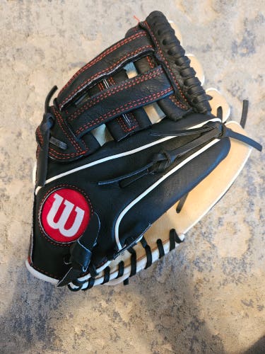 New Wilson Right Hand Throw Infield A450 Baseball Glove 11"