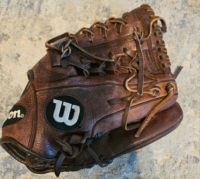 Used Wilson Right Hand Throw Infield A950 Baseball Glove 11.75"