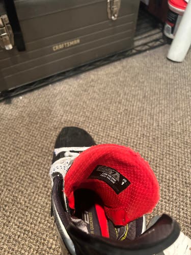 Used Bauer  Size 7.5 Vapor Hyperlite Hockey Skates