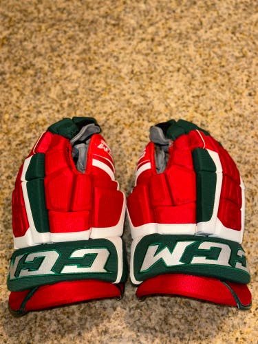 CCM NJ Devils CLS Gloves