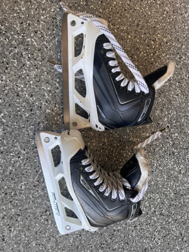 Youth Used CCM Ribcor 40K Hockey Goalie Skates Regular Width Size 2