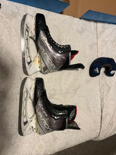 Used Bauer Size 10 Fit 2 Vapor Hyperlite Hockey Skates