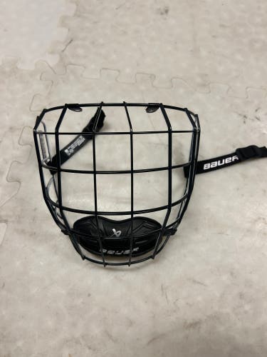 Used Medium Bauer Full Cage Profile II Facemask