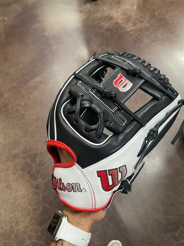 Used Infield 11.75" A2000 Baseball Glove SidelineSwap