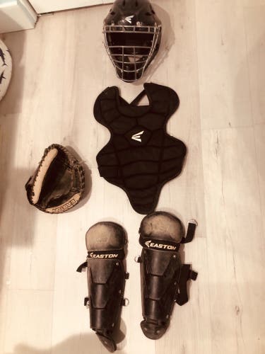 Easton Black Magic Catcher's Set