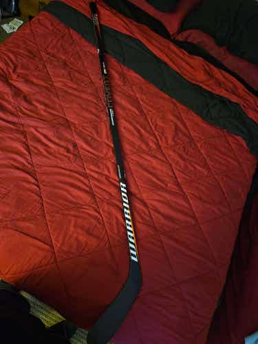 Senior Used Right Handed Warrior QRE Pro Team Hockey Stick W28 Pro Stock