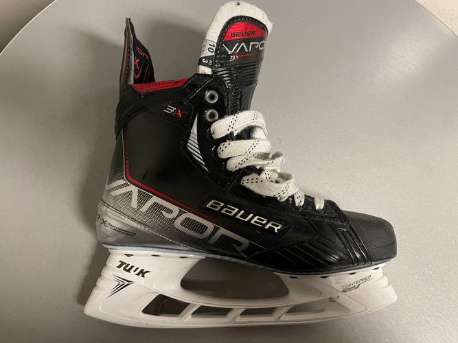 New Bauer Regular Width   Size 10 Vapor 3X Hockey Skates