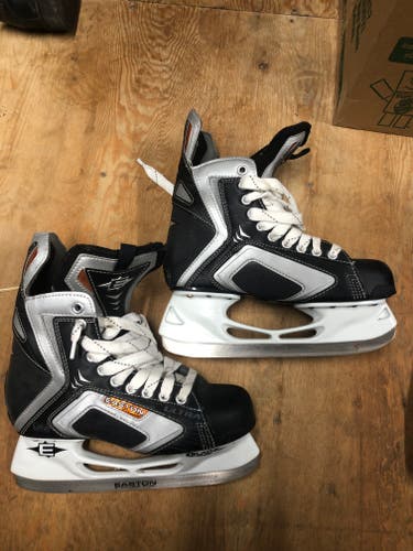 Used Easton Synergy EQ Hockey Skates Regular Width Size 6.5