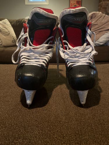 Used Bauer Regular Width Size 11 Vapor X500 Hockey Skates