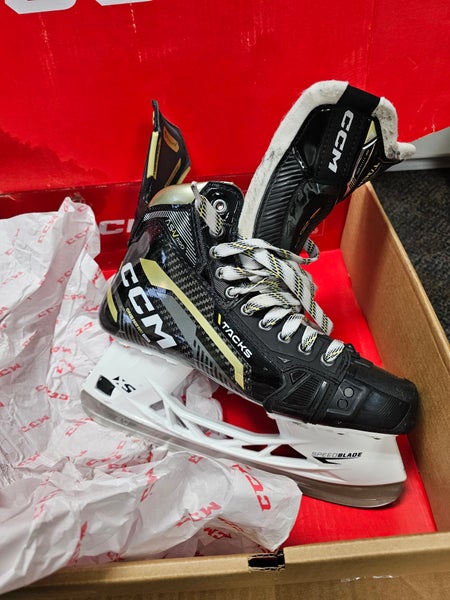 Senior Used CCM AS-V Pro Hockey Skates Regular Width Size 8.5