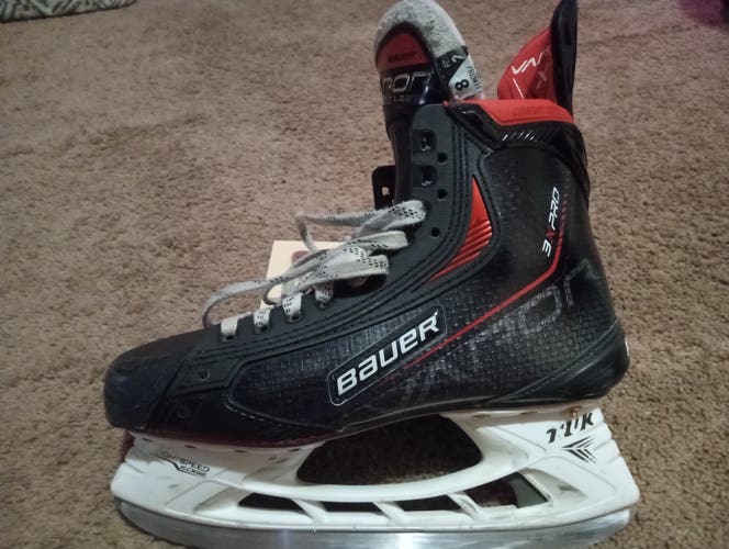 Used Senior Bauer Vapor 3X Pro Hockey Skates Size 8