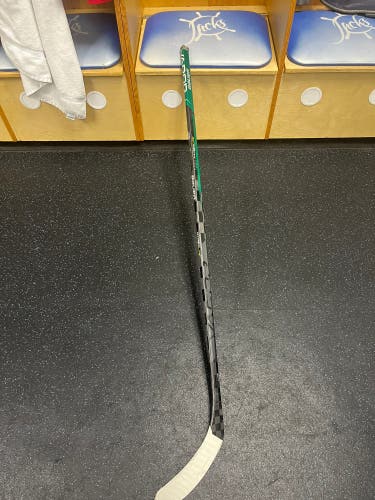 Used Left Hand P28 Vapor Hyperlite Hockey Stick