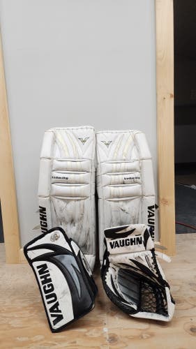 Used 34" Vaughn Vaughn V5 7460 Goalie Leg Pads V3 Velocity Pro Carbon Gloves