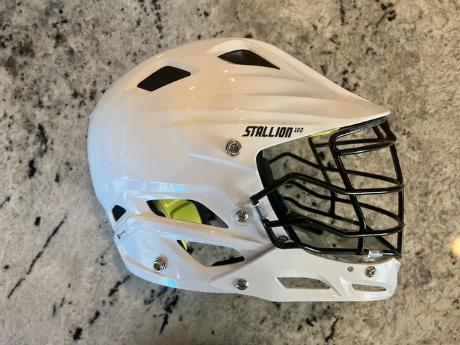 Schutt Stallion 100 lacrosse helmet