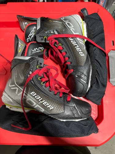 Used Bauer  Size 7.5 Vapor Hyperlite Hockey Skates
