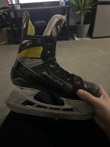 Used Bauer   Size 4 Supreme 3S Hockey Skates