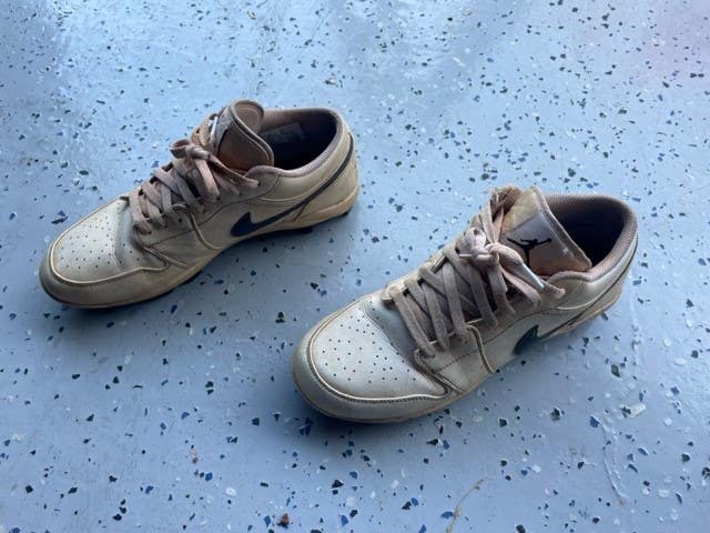 White Adult Men's Used Size 10 (Women's 11) Molded Cleats Nike Cleats