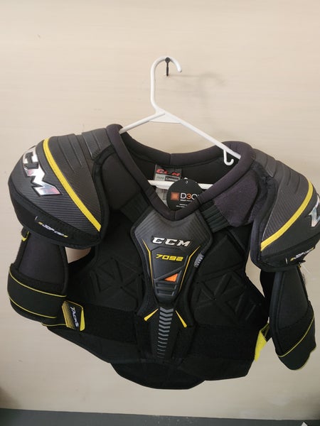 Senior New Large CCM Tacks 7092 Shoulder Pads