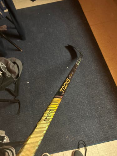 Senior Right Handed Super Tacks AS-VI PRO Hockey Stick