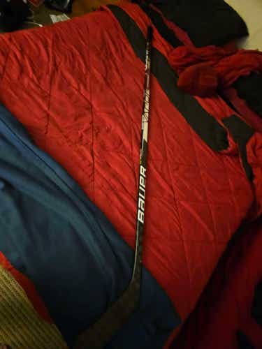 Senior Used Right Handed Bauer Vapor Hyperlite Hockey Stick P92 Pro Stock