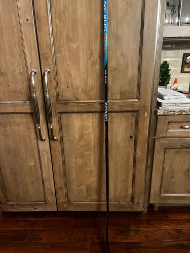 Intermediate Right Handed P92 Nexus Sync Hockey Stick