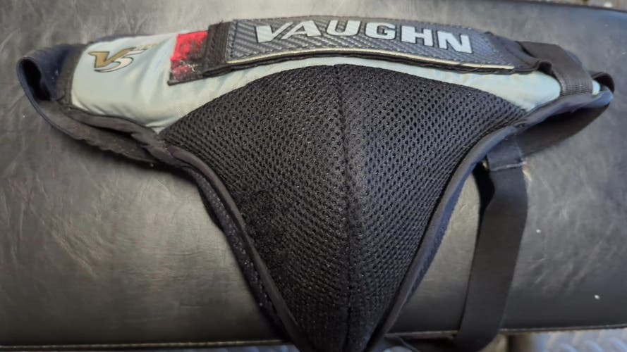 Vaughn Velocity V5 7260 Goalie Cup JR / INT - Used