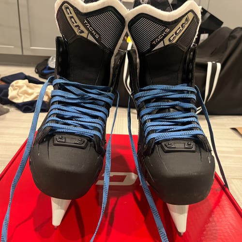 Senior CCM Tacks AS-570 Hockey Skates Regular Width Size 9.5