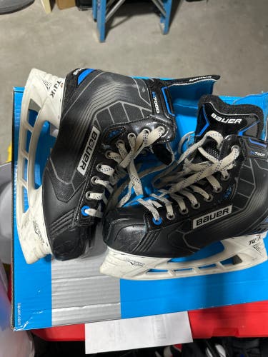 Used Bauer Regular Width Size 8 Nexus 7000 Hockey Skates