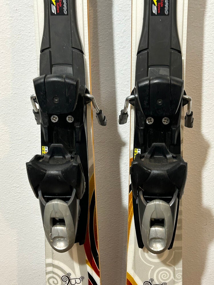 Skis K2 THRILLUVIT 85 D'occasion Femme - 149 Cm - Bon état Opérationnel