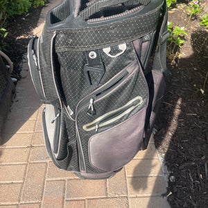 Sun Mountain Ladies Golf Bag  14 club dividers and shoulder strap . Logo on front
