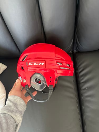 Ccm tacks 910 hockey helmet