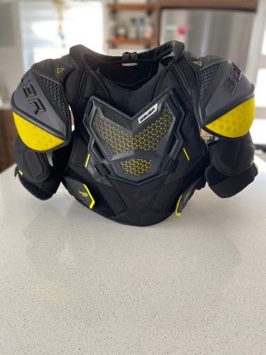 Used Medium SR Bauer Supreme Ultrasonic Shoulder Pads