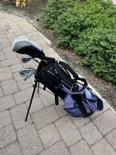 Juniors AMF Z XT 4 Club Set Graphite Shafts RH (Golf Bag)