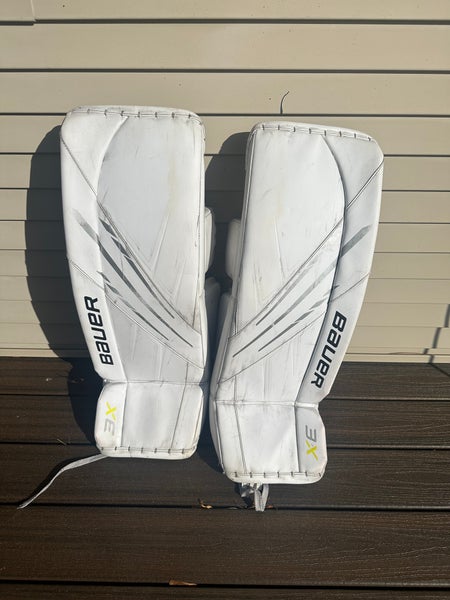 Medium Bauer Vapor 3X Goalie Leg Pads