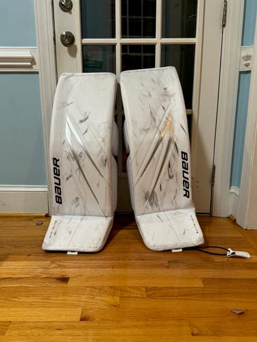 Used XL Bauer Vapor Hyperlite 2 Goalie Leg Pads 36+1