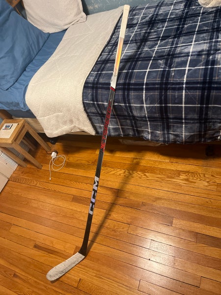 Senior Right Handed P28 JetSpeed FT6 Pro Hockey Stick