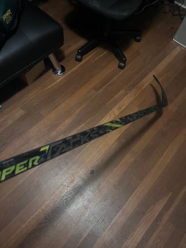 Senior Right Handed P29 Pro Stock Super Tacks AS4 Pro Hockey Stick