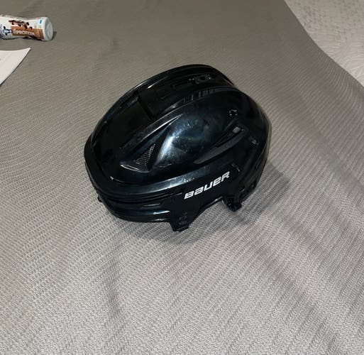 Used Medium Bauer Pro Stock Re-Akt 150 Helmet